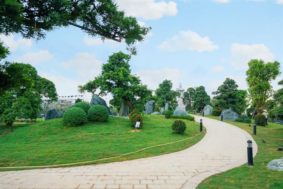 Đường dạo bộ trong vườn Nhật Vinhomes Smart City
