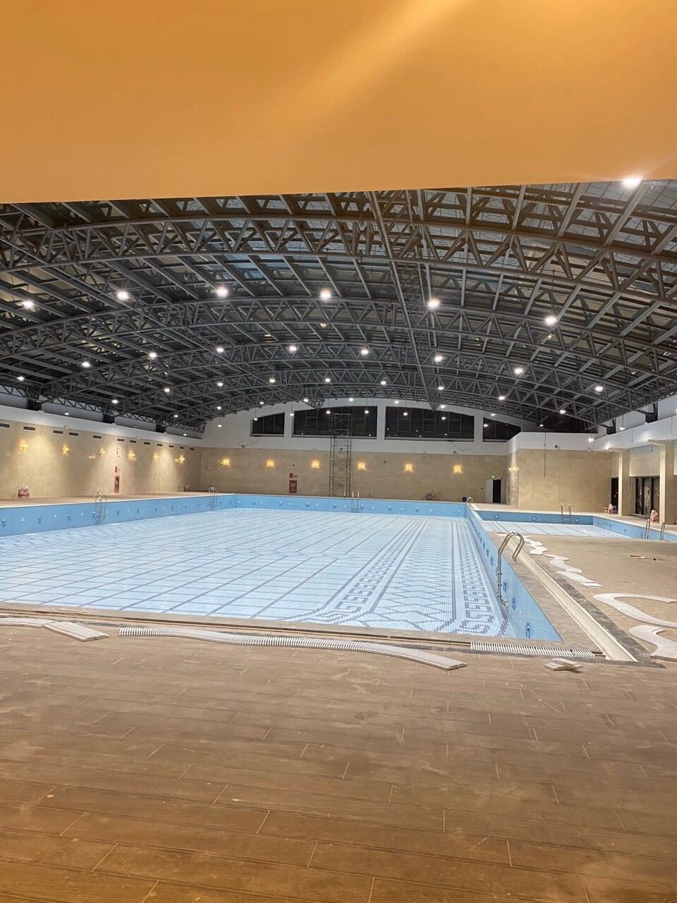 Bể bơi 4 mùa trên tầng 3 của Vincom Mega Mall đang dần hoàn thiện để phục vụ cư dân.