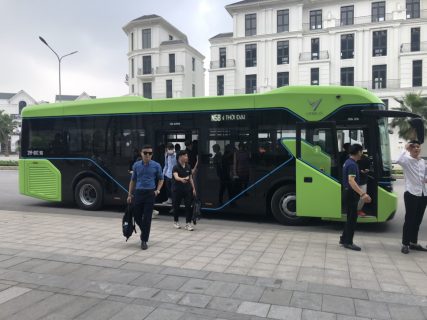Trải nghiệm xe buýt điện VinBus lăn bánh đầu tiên tại Hà Nội